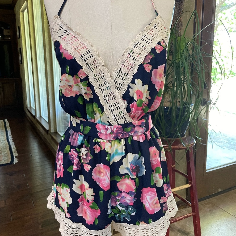 YA LOS ANGELES Floral Backless Romper with Crochet Lace Trim